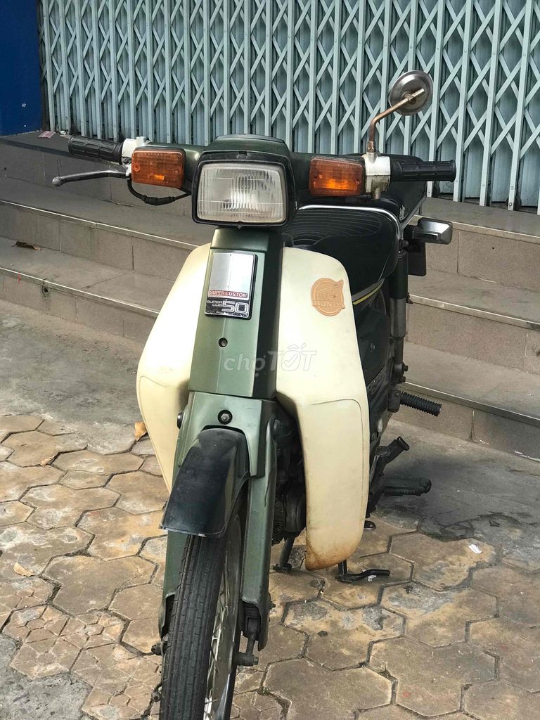 Honda Cub 82/50 . Hs đi học o cần bằng lái