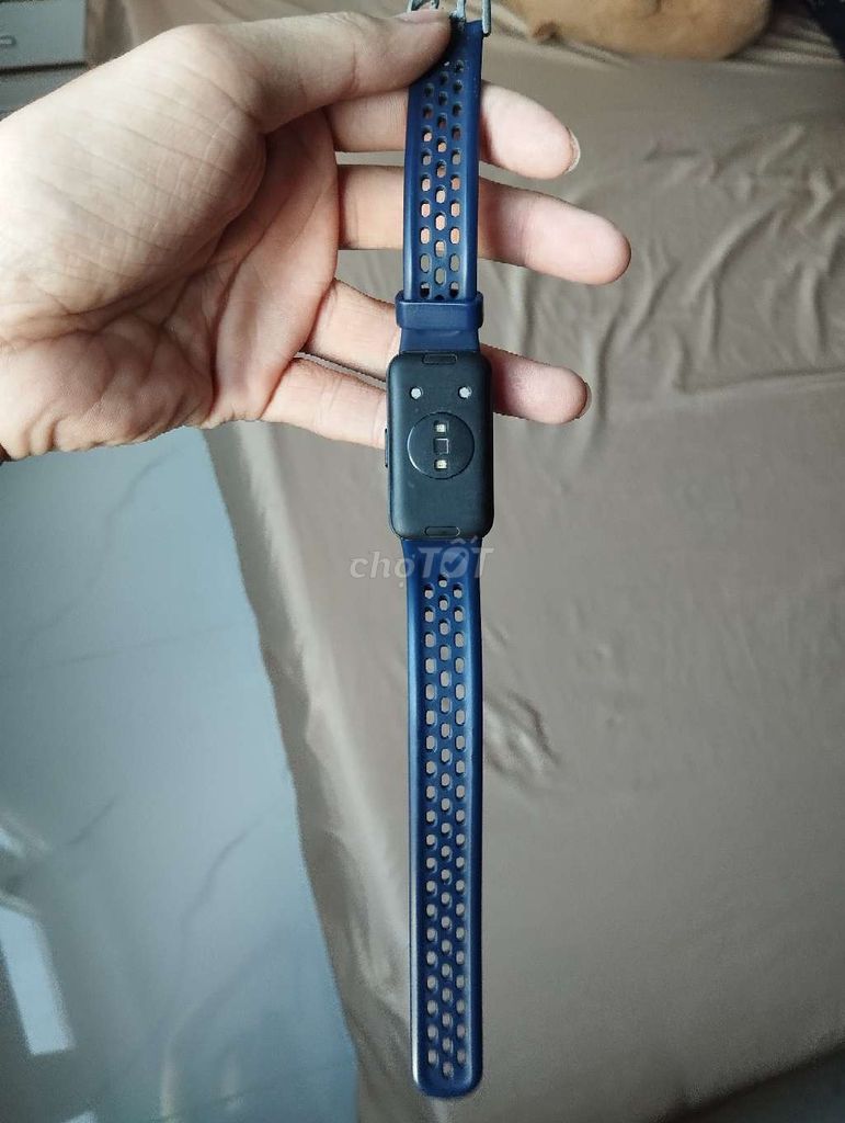 Đồng hồ thông minh Huawei band 8-Bee(bán kèm sạc)