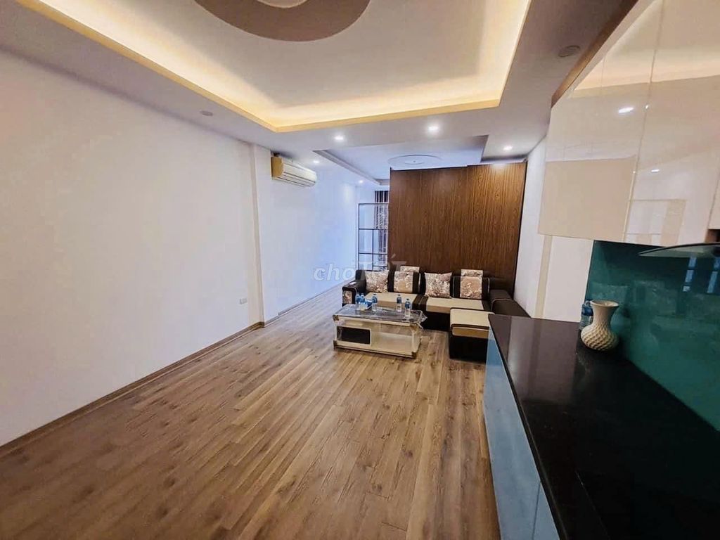 Studio 1PN cửa sổ đón nắng siêu rộng 40m2 ngay sân bay! 7tr4