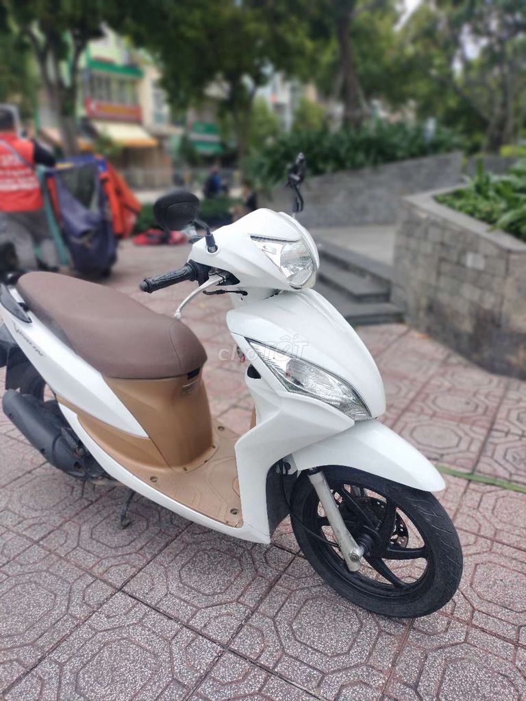 Bán xe vison màu trắng chính chủ. Mua bán Xe máy tại Quận 4 Tp Hồ Chí Minh được đăng bởi Vo van dung hình 3