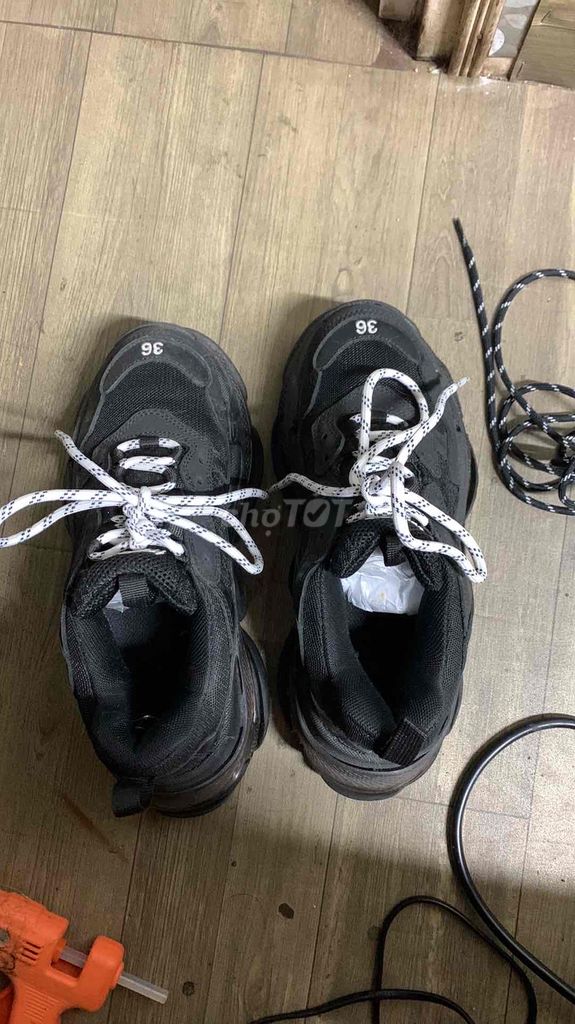 Giày thể thao Balenciaga Nam, Nữ Đen size 36. Mua bán Giày dép tại Thành phố Đà Lạt Lâm Đồng được đăng bởi Uyên Thảo hình 1