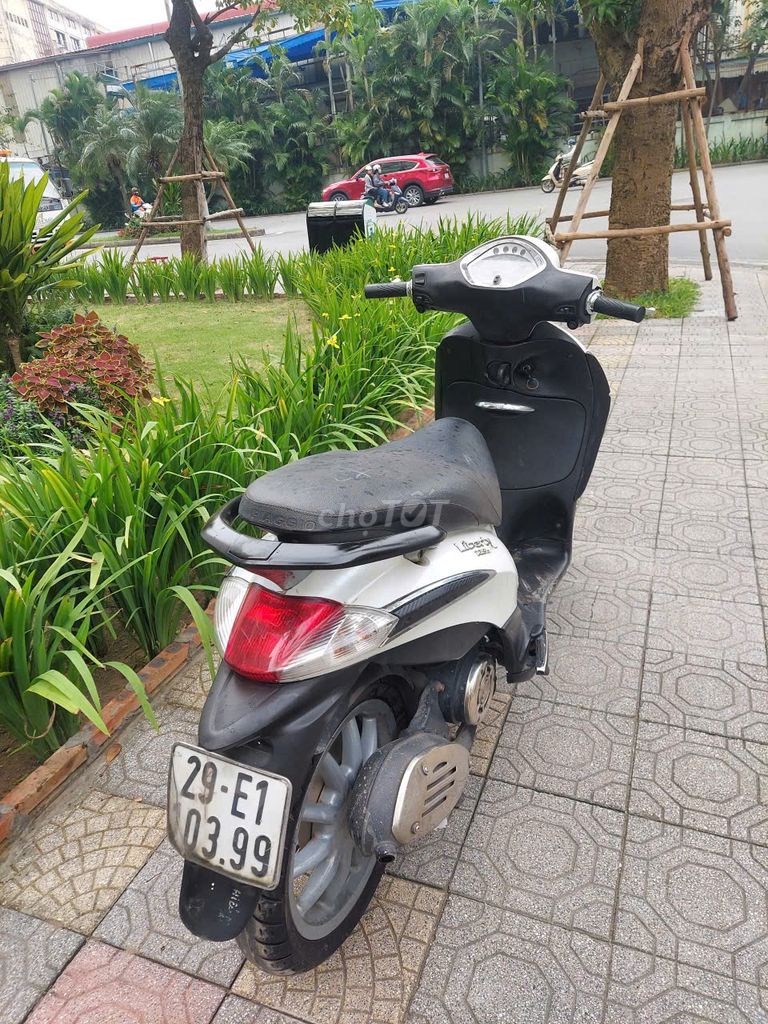 Bán xe Piaggio Libertyie mầu trắng chính chủ. Mua bán Xe máy tại Quận Hoàng Mai Hà Nội được đăng bởi Nguyễn Hải Quỳnh hình 2