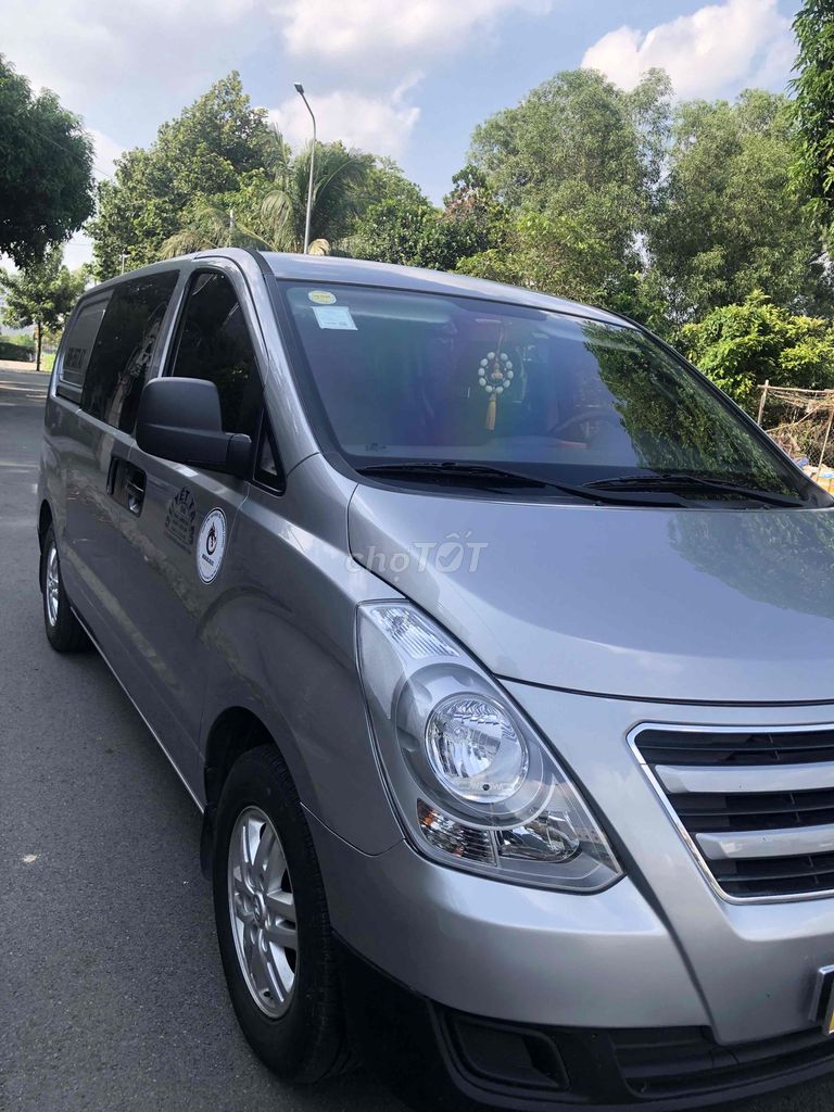 Hyundai Starex 2016 серебристый