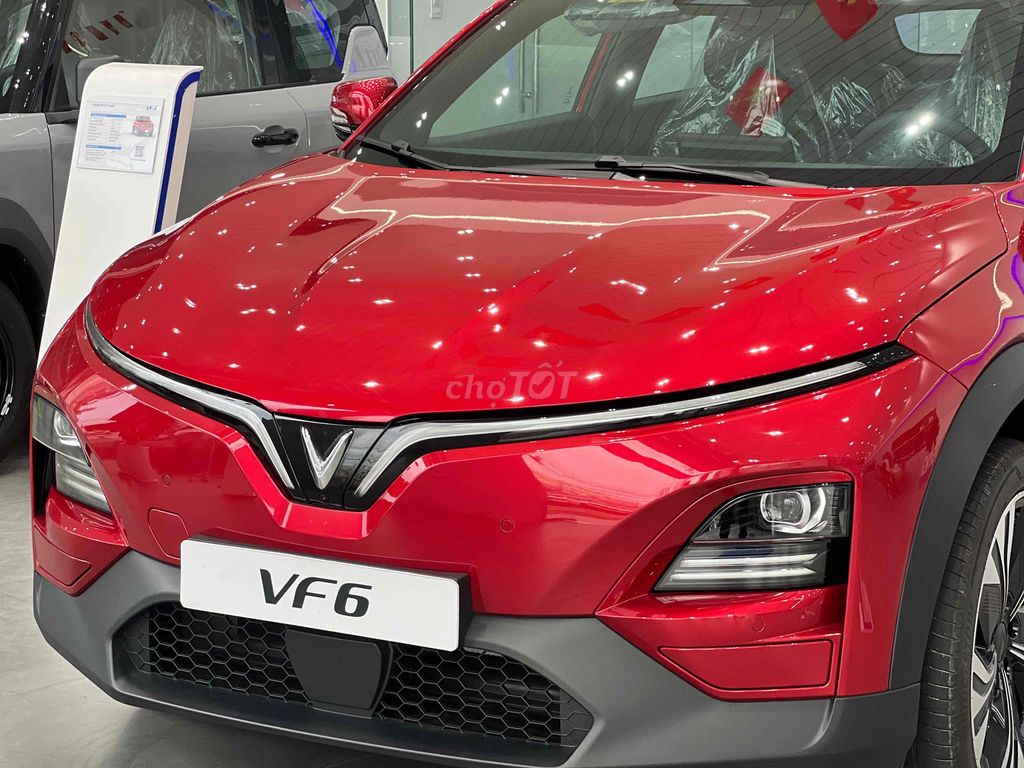 VF6 Plus Đỏ mới 100%, xe sẳn giao ngay. Mua bán Ô tô tại Quận 12 Tp Hồ Chí Minh được đăng bởi VinFast An Sương Quốc Lộ 1A hình 4