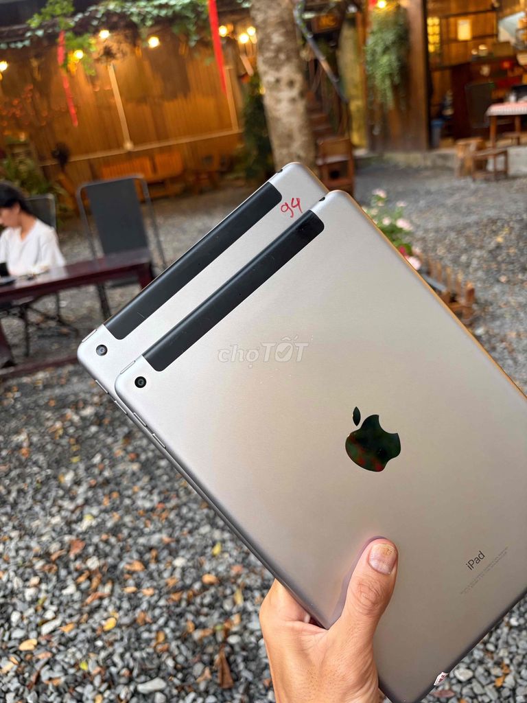 Apple iPad Gen 6 Wifi + 4G 32GB Bạc 98-99%. Mua bán Máy tính bảng tại Quận Ninh Kiều Cần Thơ được đăng bởi Tâm mobile hình 1