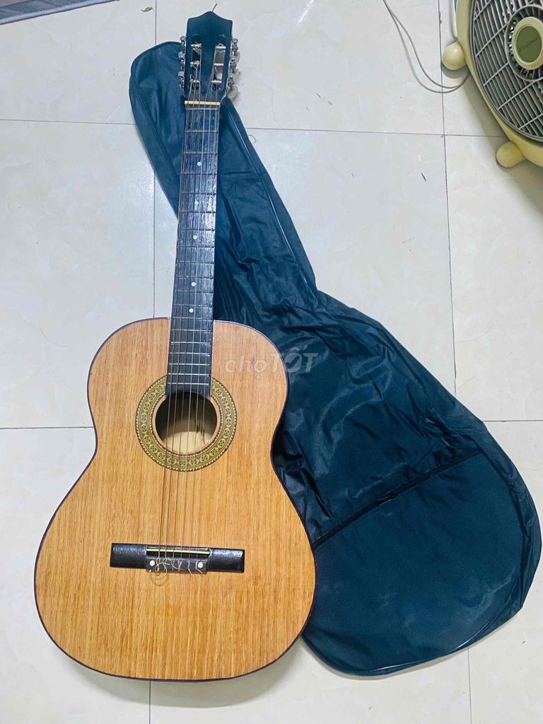 Đàn guitar 750k claasic. Mua bán Nhạc cụ tại Quận Thanh Xuân Hà Nội được đăng bởi nguyen hình 1