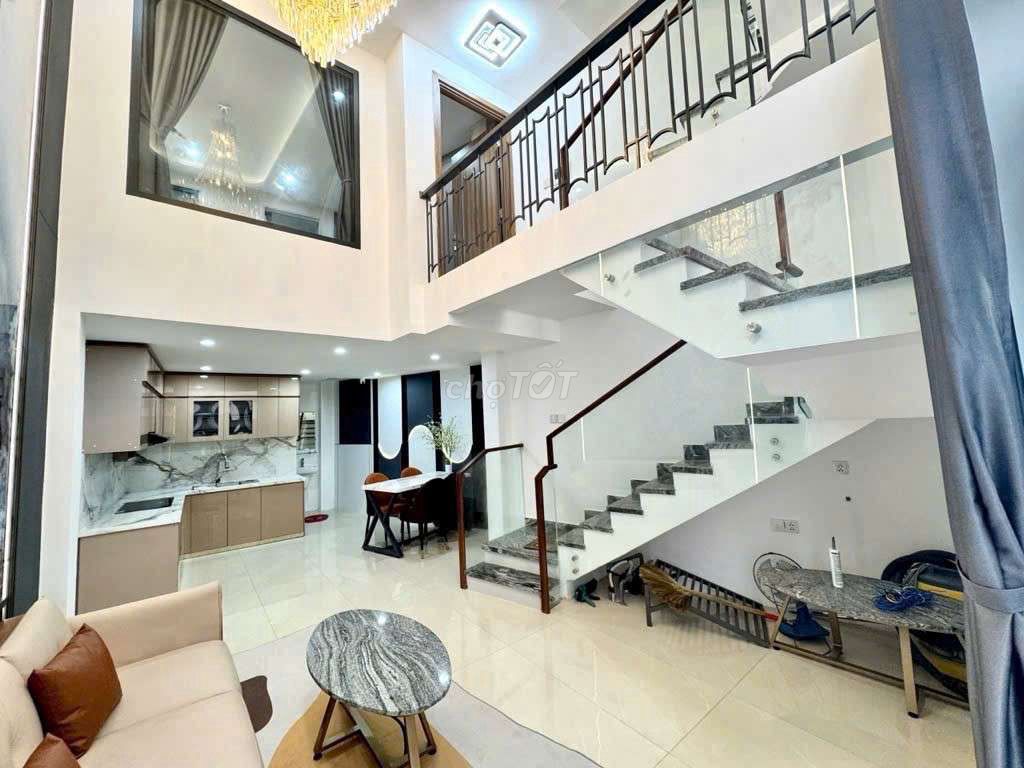 Nhà mới 5x11m gần HXH full nội thất 