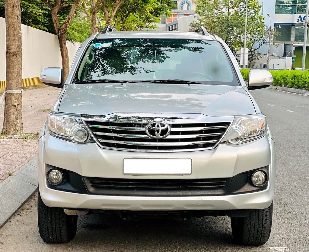 Toyota Fortuner 2014, tự động, máy xăng - 63k km.