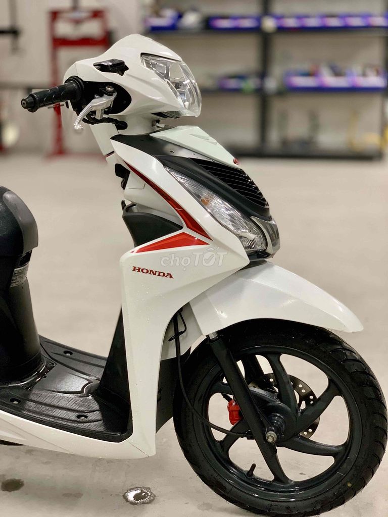Honda Vision 2019, белый с красным, Smart Key, в отличном состоянии