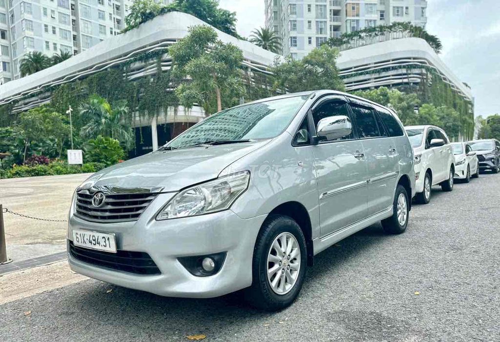 Toyota Innova 2013 - số tự động