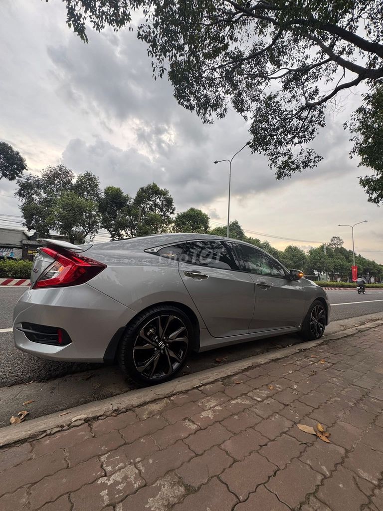 Honda Civic 2020 RS - 32000 km. Mua bán Ô tô tại Thành phố Thủ Dầu Một Bình Dương được đăng bởi Nguyễn thanh hình 4