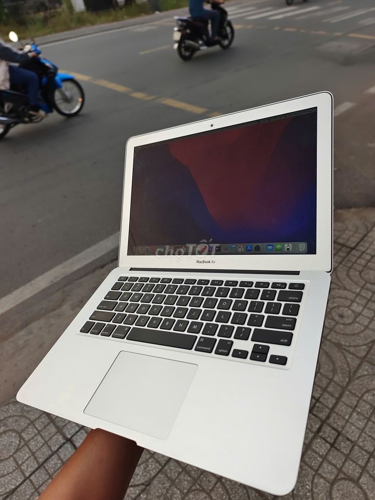 MacBook Air 2017 i5 13.3 inch 8GB/128GB/kèm sạc. Mua bán Laptop tại Thành phố Thủ Đức Tp Hồ Chí Minh được đăng bởi Công ty TNHH Dịch Vụ Ngọc Gia Bảo Computer hình 1