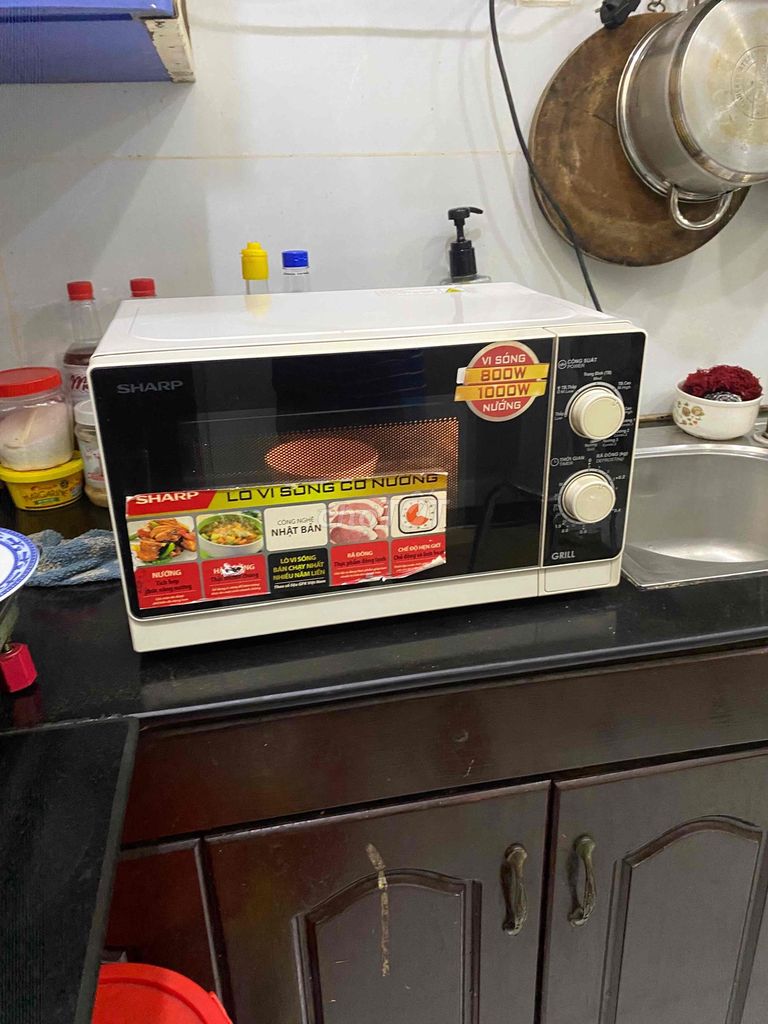 lò vi sóng màu trắng hình thực tế đầy đủ phụ kiện. Mua bán Bếp, lò, đồ điện nhà bếp tại Quận 11 Tp Hồ Chí Minh được đăng bởi NGỌC TRÂM hình 1