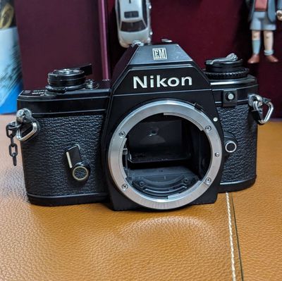 Máy ảnh film cơ Nikon EM Japan. Mua bán Máy ảnh, Máy quay tại Quận Hải Châu Đà Nẵng được đăng bởi Lee Min Ho Đà Nẵng