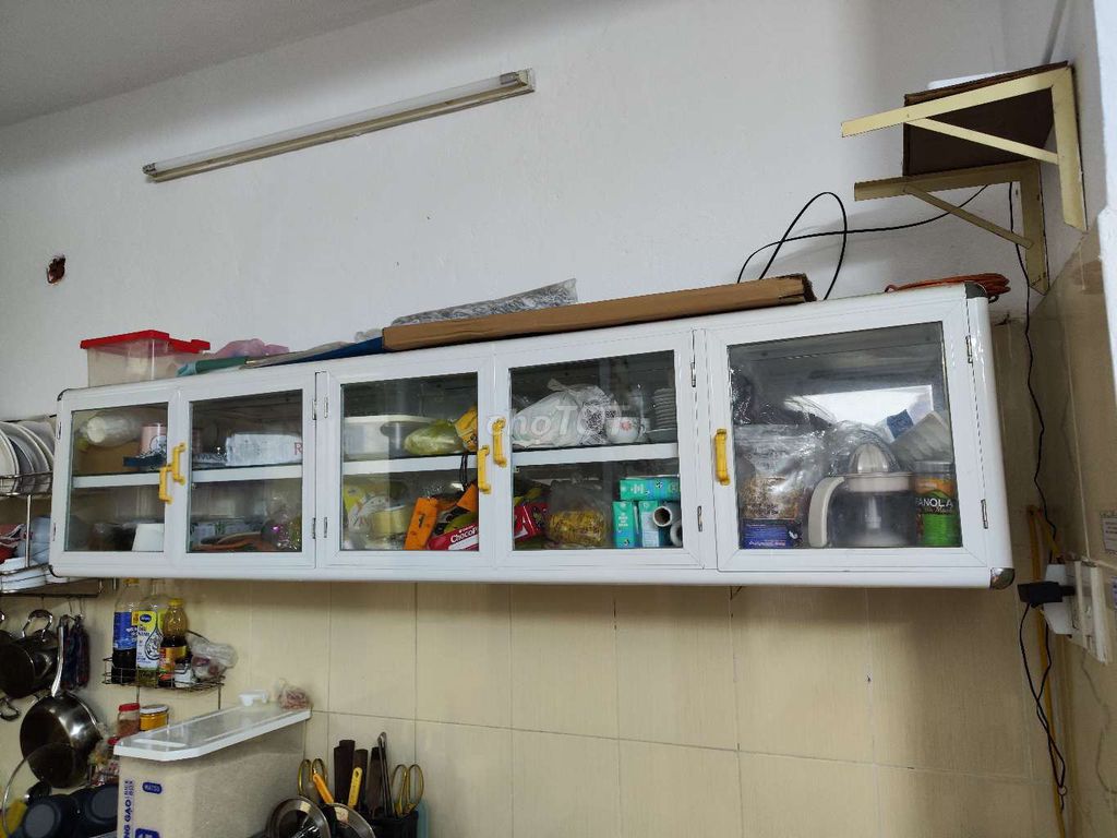Tủ bếp treo tường Nhôm kính Trắng 2m. Mua bán Tủ, kệ gia đình tại Quận Sơn Trà Đà Nẵng được đăng bởi Huỳnh Bảo hình 1