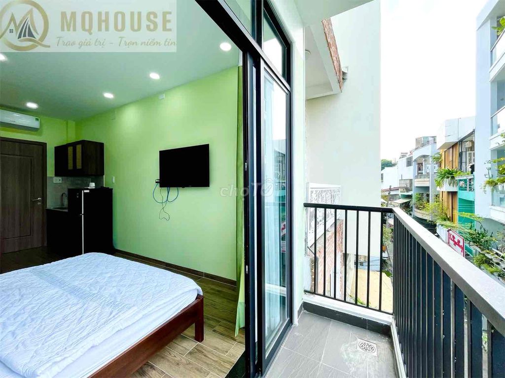 📣Căn Hộ Balcony Full Nội Thất Gần Vòng Xoay Dân Chủ