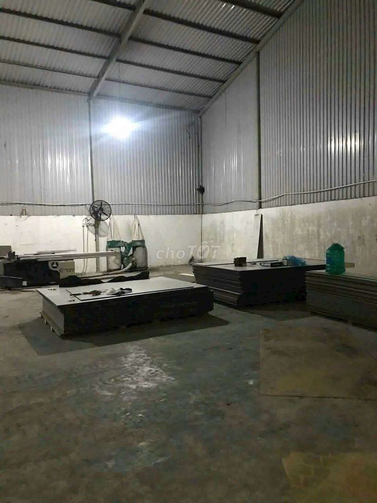 cho thue kho 600m le thi rieng quan 12