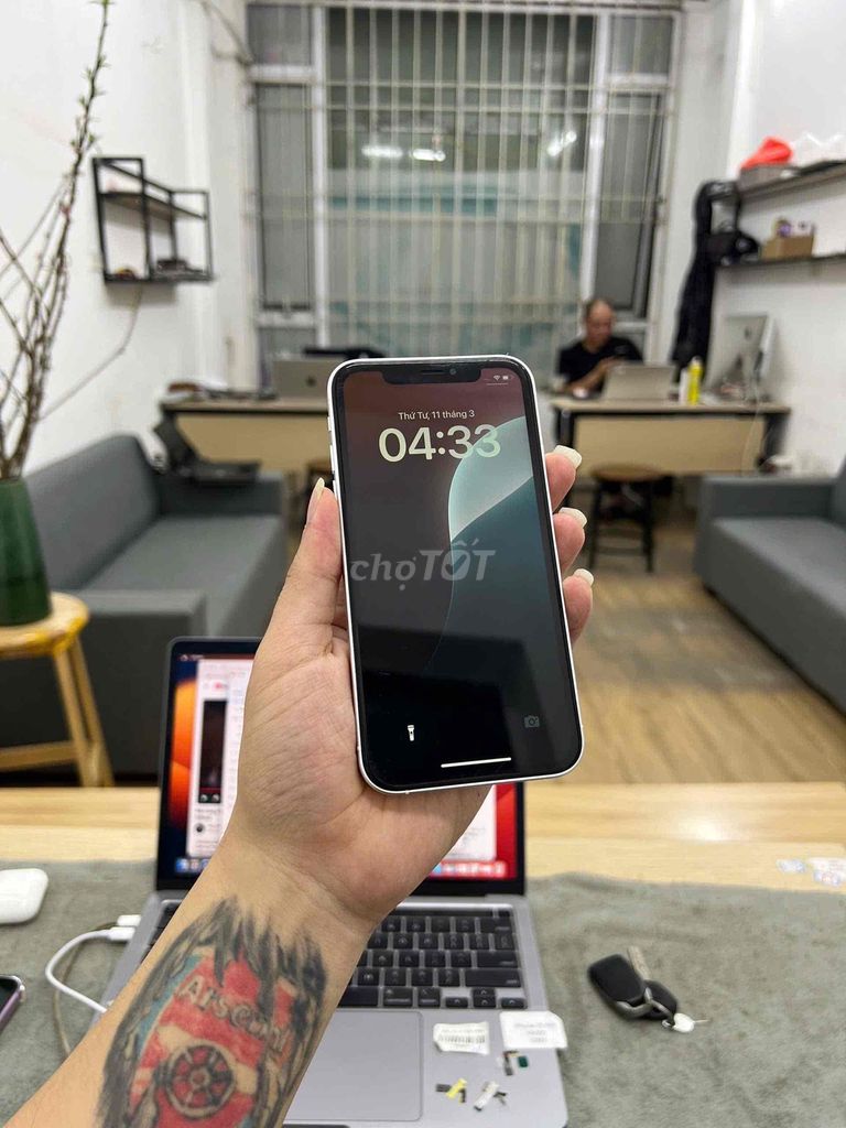 Apple iPhone Xr QTE 64GB Trắng. Mua bán Điện thoại tại Quận Đống Đa Hà Nội được đăng bởi KT Hà Nội Mobile hình 1