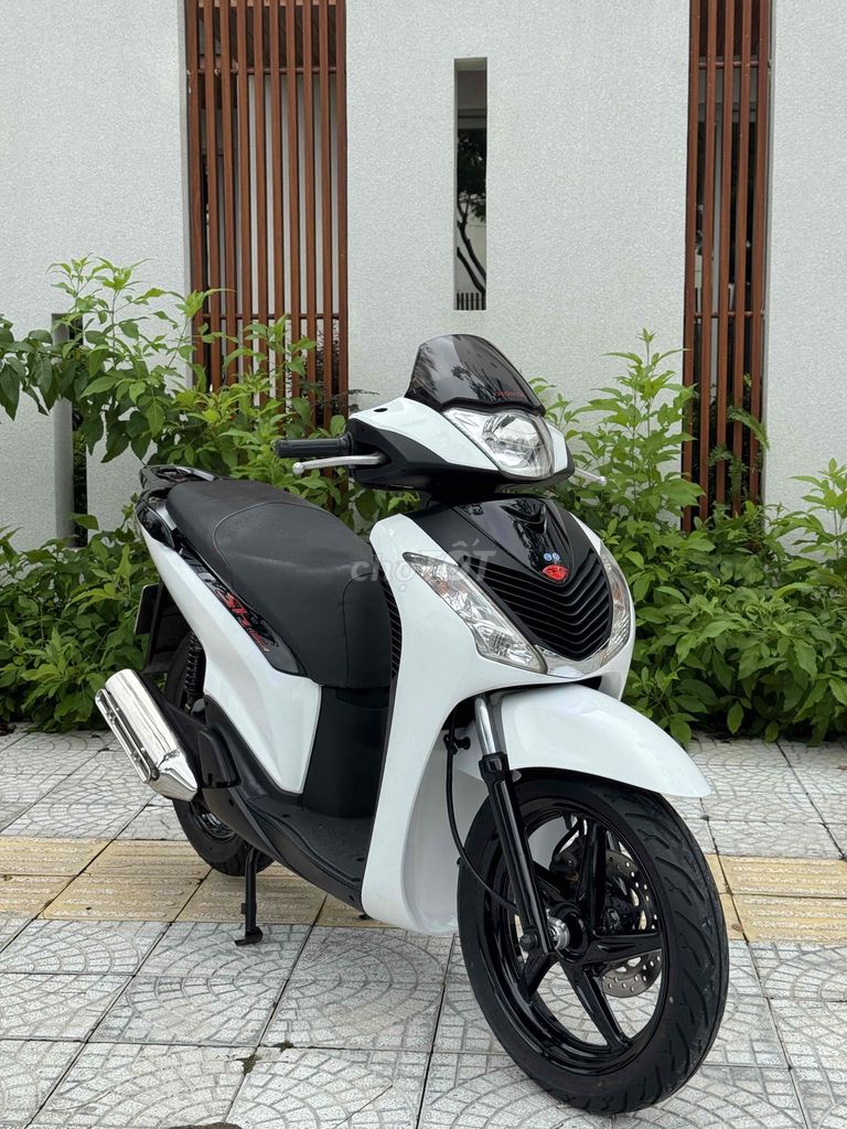 Hon Da SH 125 nhập ý dk 2011 xe rin bs 43. Mua bán Xe máy tại Quận Cẩm Lệ Đà Nẵng được đăng bởi 153 Đường 2 tháng 9 Hoà cường Tp Đà Nẵng  hình 1