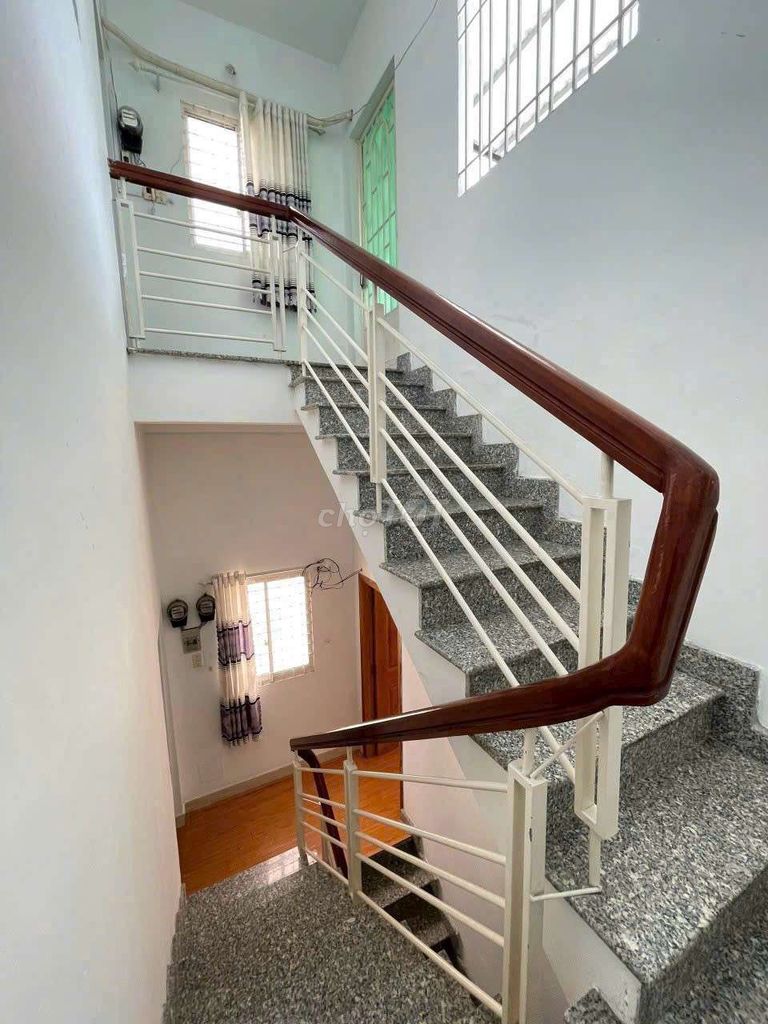 Большая скидка, дом 4 этажа, 5,3x11 м с автомобильным переулком