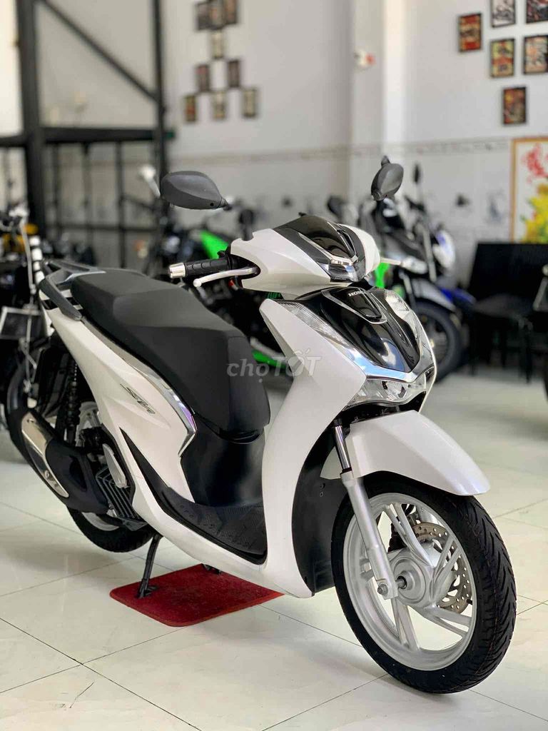 Honda SH 125 CBS 2020 белый 28 тыс. км
