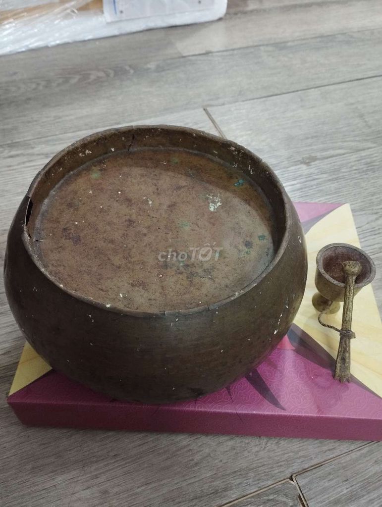 Cơi đựng trầu . Và Cối Bằng Đồng Cổ điển trưng bày