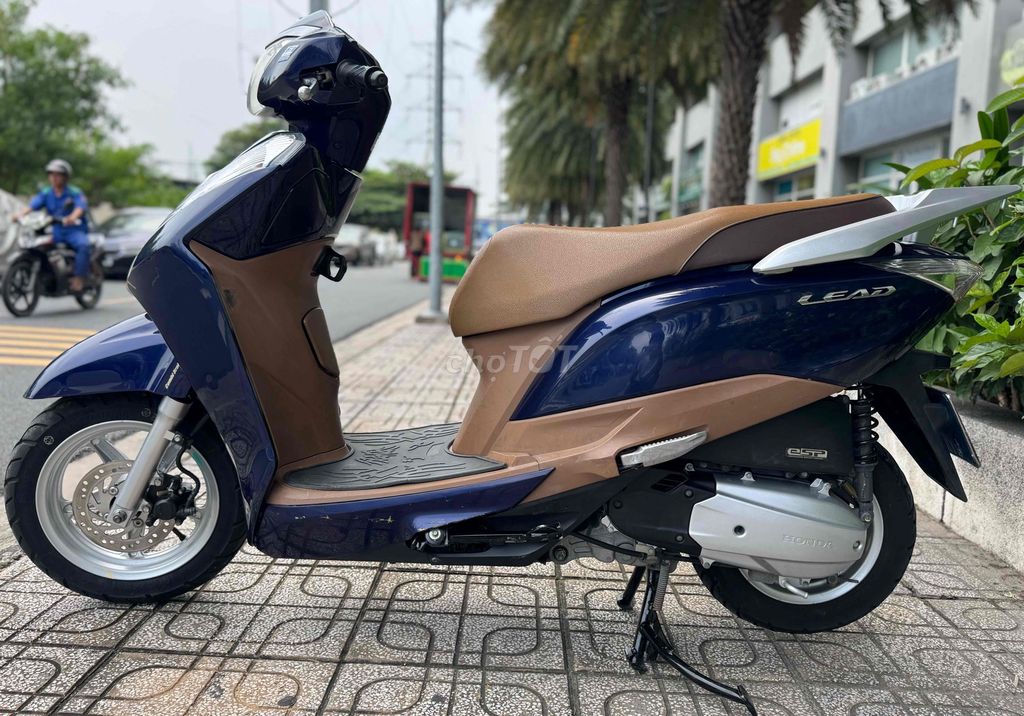 lead 125/2015 CẦM ĐỒ THANH LÝ ĐẸP KEN NGUYÊN ZIN. Mua bán Xe máy tại Thành phố Thủ Đức Tp Hồ Chí Minh được đăng bởi  xe máy HOÀNG THỊNH Thủ Đức  hình 4