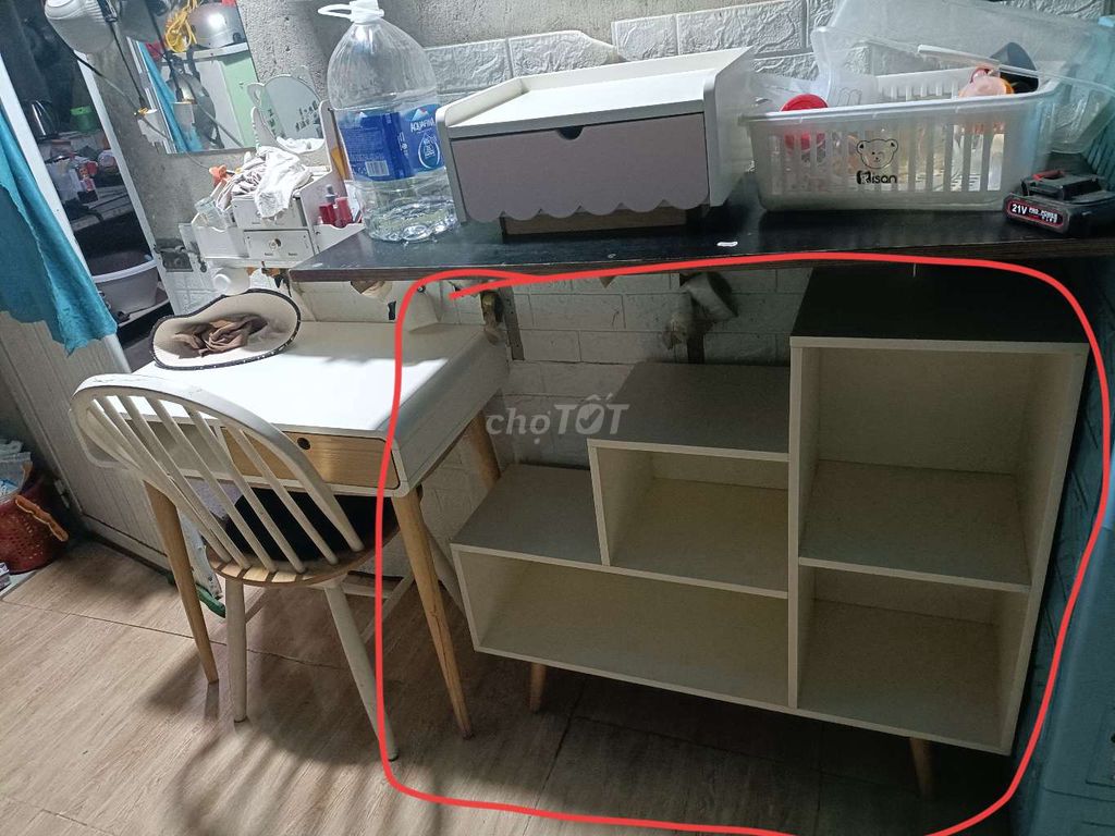 Kệ cầu thang màu tự nhiên, trắng. Mua bán Tủ, kệ gia đình tại Huyện Trảng Bom Đồng Nai được đăng bởi hoang tai hình 1