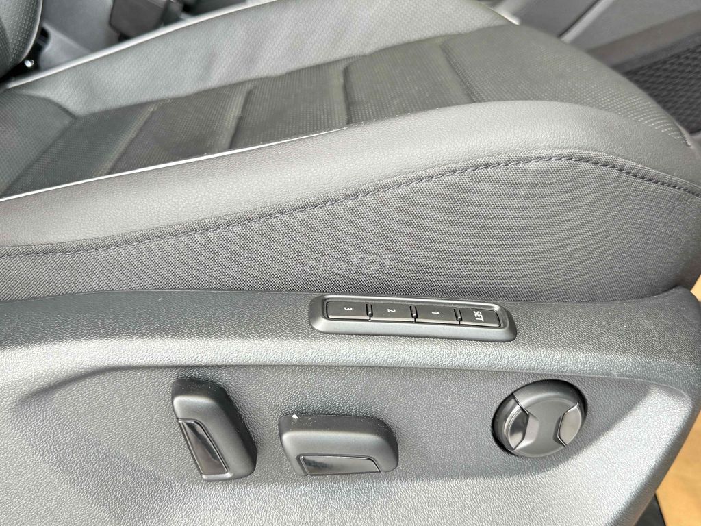 Volkswagen Tiguan 2023 mới 100% chỉ 200tr nhận xe. Mua bán Ô tô tại Quận 12 Tp Hồ Chí Minh được đăng bởi Phong GT Car hình 11
