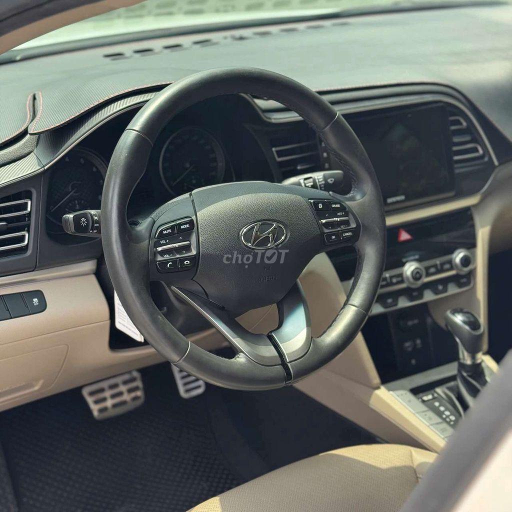 Elantra 2.0 2021 1 chủ odo đúng 8.800km siêu đẹp. Mua bán Ô tô tại Thành phố Dĩ An Bình Dương được đăng bởi Trương Tuấn Kiệt hình 10
