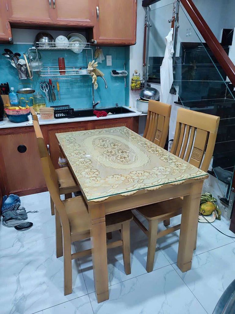 Bộ bàn ăn 4 ghế gỗ Sồi mặt kính. Mua bán Bàn ghế tại Thành phố Thủ Đức Tp Hồ Chí Minh được đăng bởi Nguyễn Long Hoà hình 1