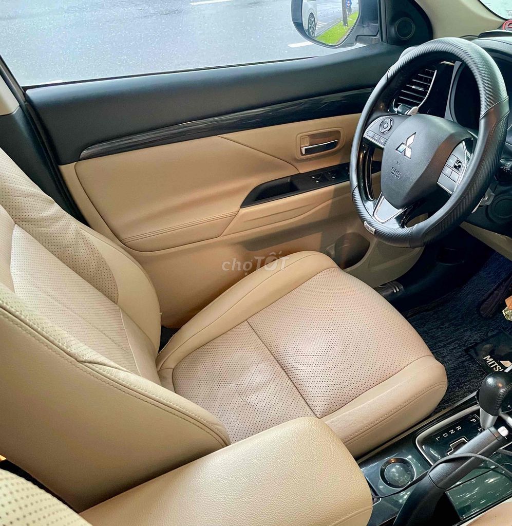Mitsubishi Outlander 2.0 Premium Trắng zin nguyên. Mua bán Ô tô tại Quận Cẩm Lệ Đà Nẵng được đăng bởi Alex Bui hình 7