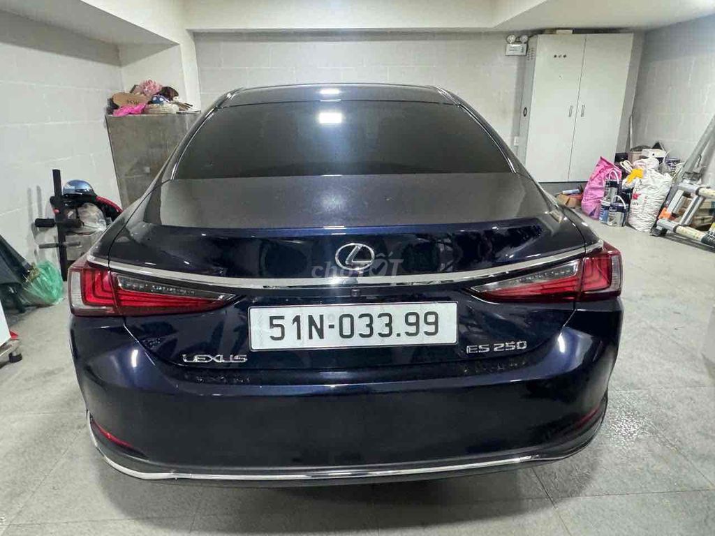 Lexus ES250 2020 Синий, автомат 8-ступ.