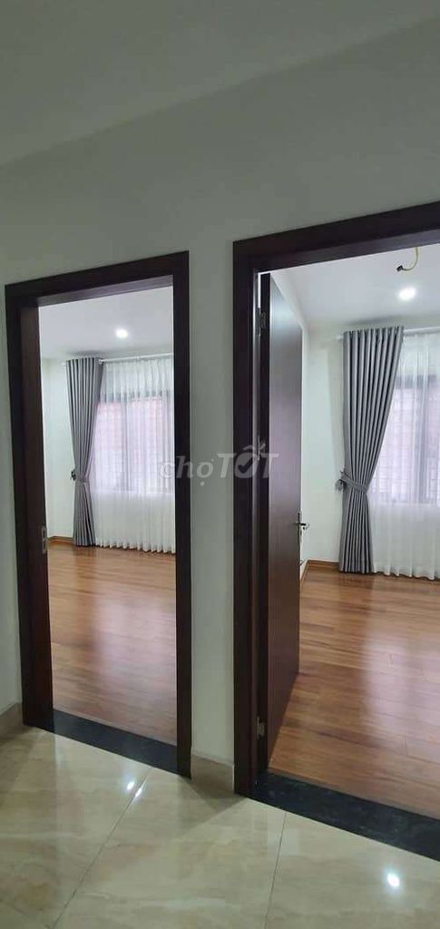 Chỉ 6,5 tỷ có nhà 5 tầng - 44m2 tại Bát Khối, ngõ rộng, thang máy.