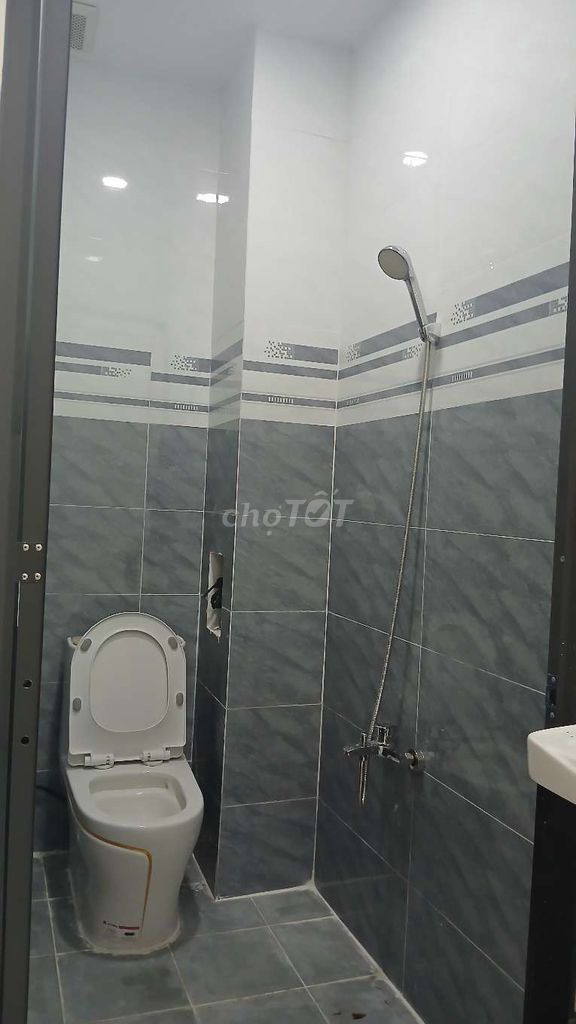 Nhà ngay chợ Linh Xuân/2 tầng/3 PN/2WC.HXH.cần bán gấp