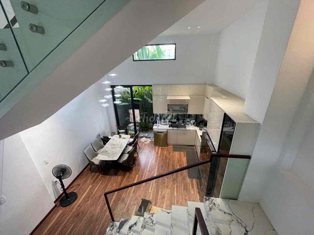 Nhà 3 tầng Đảo Vip, Hoà Xuân, Đà nẵng 👉 hướng  đông nam, có sân ô tô r