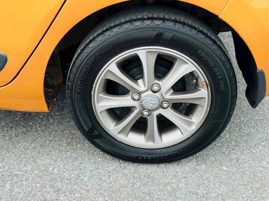 Hyundai i10 1.2AT 2016 Золотистый Автомат