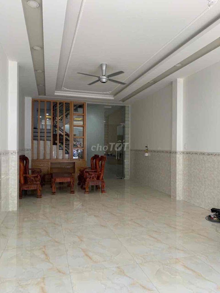 Cho thuê nhà MT đường Tên Lửa DT 4,5x20 xd 3,5 tấm . Giá 30tr/tháng