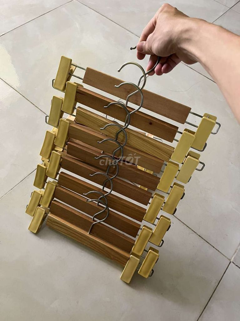 Thanh lý móc kẹp gỗ quần áo. Mua bán Phụ kiện thời trang khác tại Quận Ngũ Hành Sơn Đà Nẵng được đăng bởi Cô Trương hình 1