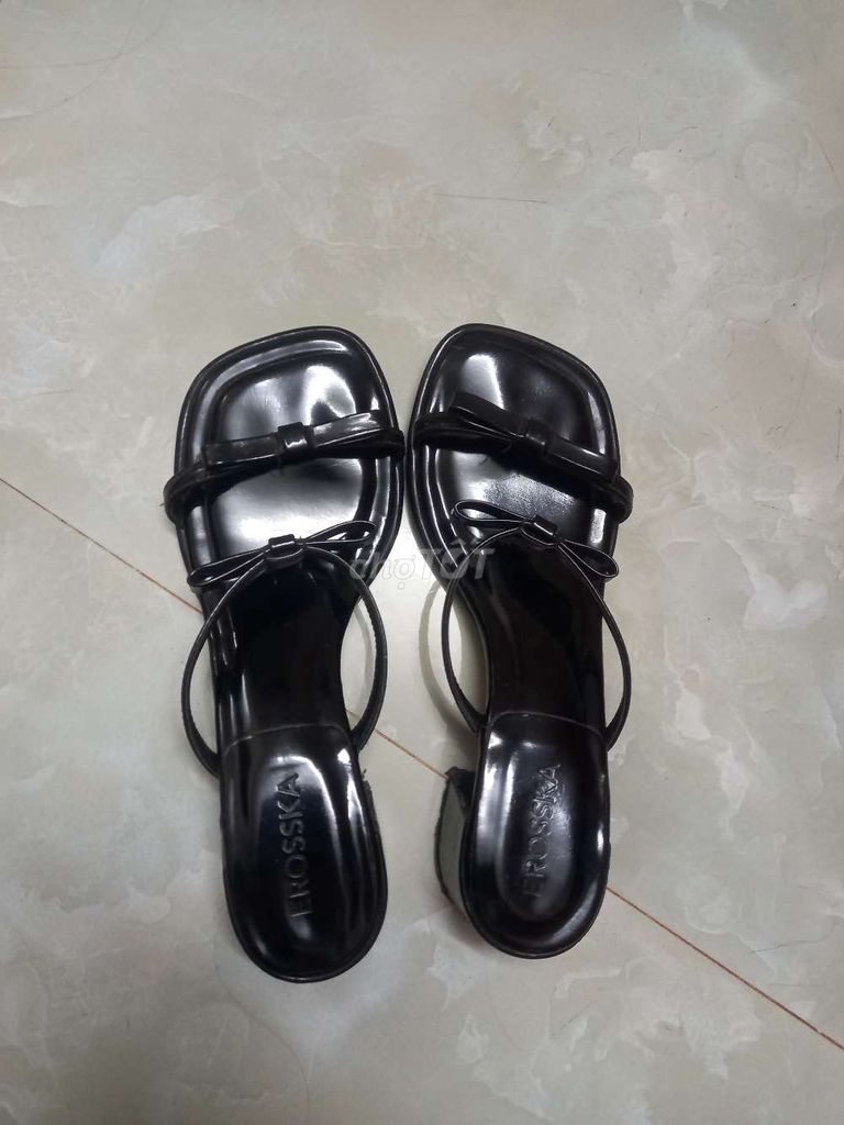 Dép cao gót Hosska Nữ Đen size 39 Đã sử dụng. Mua bán Giày dép tại Thành phố Buôn Ma Thuột Đắk Lắk được đăng bởi Van Anhh hình 1