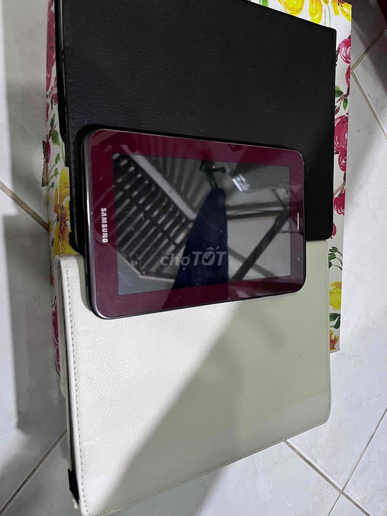 Samsung Galaxy Tab Đỏ, ipad đời xưa. Mua bán Máy tính bảng tại Quận Tân Bình Tp Hồ Chí Minh được đăng bởi Nguyễn Vũ hình 1