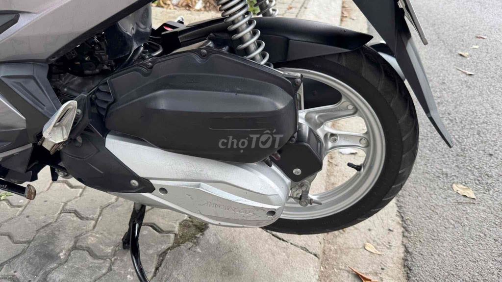 Honda Air Blade 2018 Smartkey Bạc 19000 km. Mua bán Xe máy tại Quận Bình Thạnh Tp Hồ Chí Minh được đăng bởi Quyphan hình 4