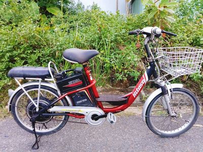 Đầy đủ chạy rất mạnh. Cục sạc tốt. đèn còi OK. Mua bán Xe điện tại Quận Cẩm Lệ Đà Nẵng được đăng bởi Triều