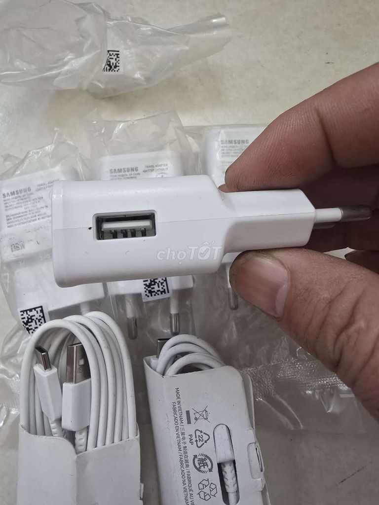 Sạc nhanh samsung 15w.. Mua bán Phụ kiện (Màn hình, Chuột...) tại Quận Tân Phú Tp Hồ Chí Minh được đăng bởi Tuấn hình 3