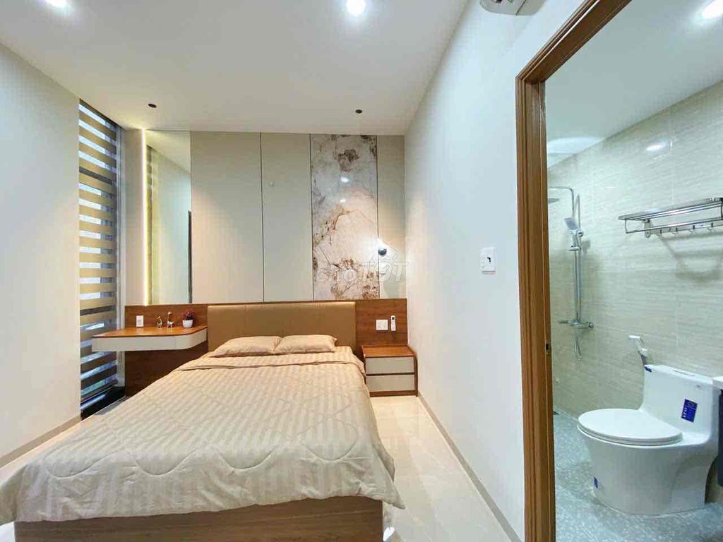 Wide 3-storey house with 4 en-suite bedrooms — photo 12