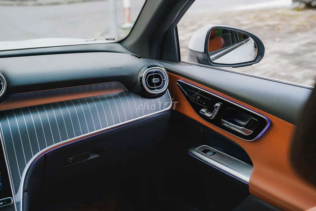Mercedes GLC200 4matic 2023 Trắng. Mua bán Ô tô tại Quận 7 Tp Hồ Chí Minh được đăng bởi Hoàn Lee Xe Lướt hình 10
