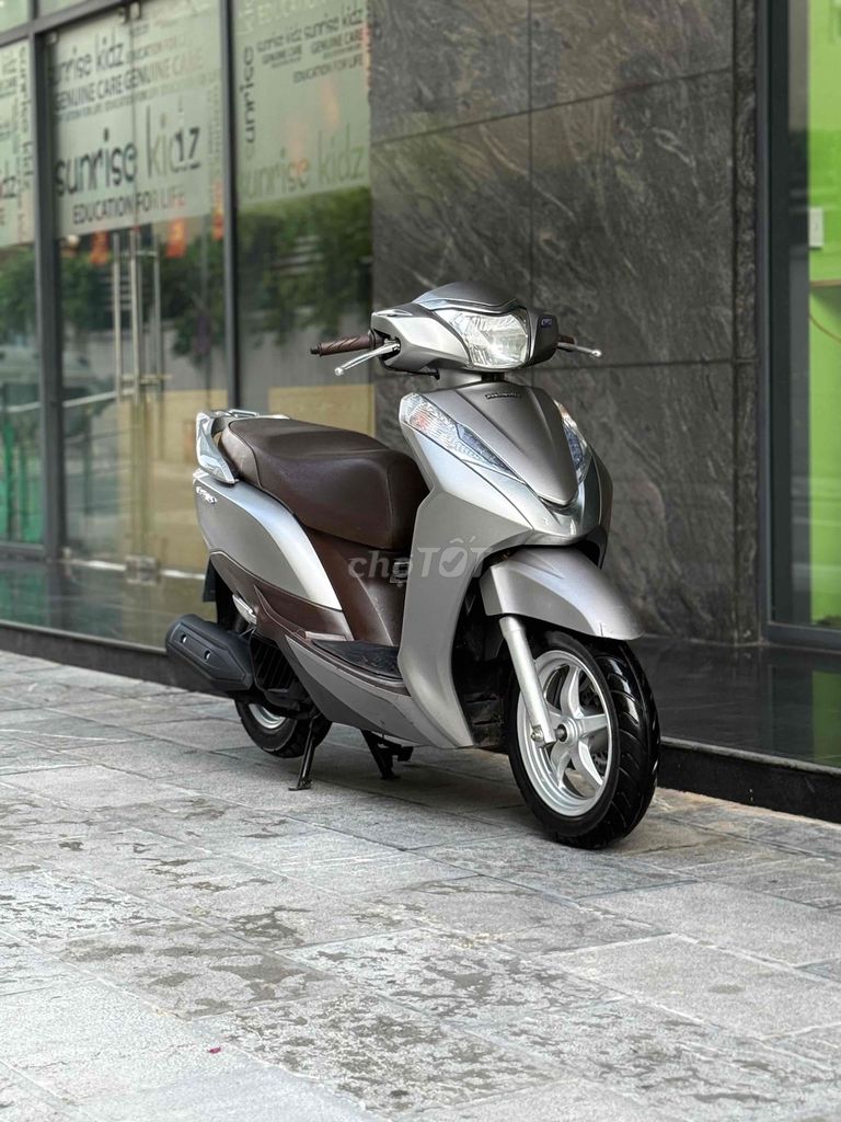 Lead bản đặc biệt Bạc nhám chất lượng Nguyên 29D2. Mua bán Xe máy tại Quận Ba Đình Hà Nội được đăng bởi Xe Máy Nam Thi hình 1