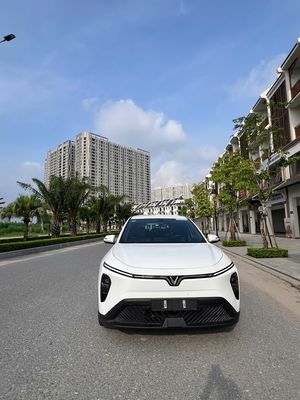 Limo Green màu Trắng 2025 - 60000 km