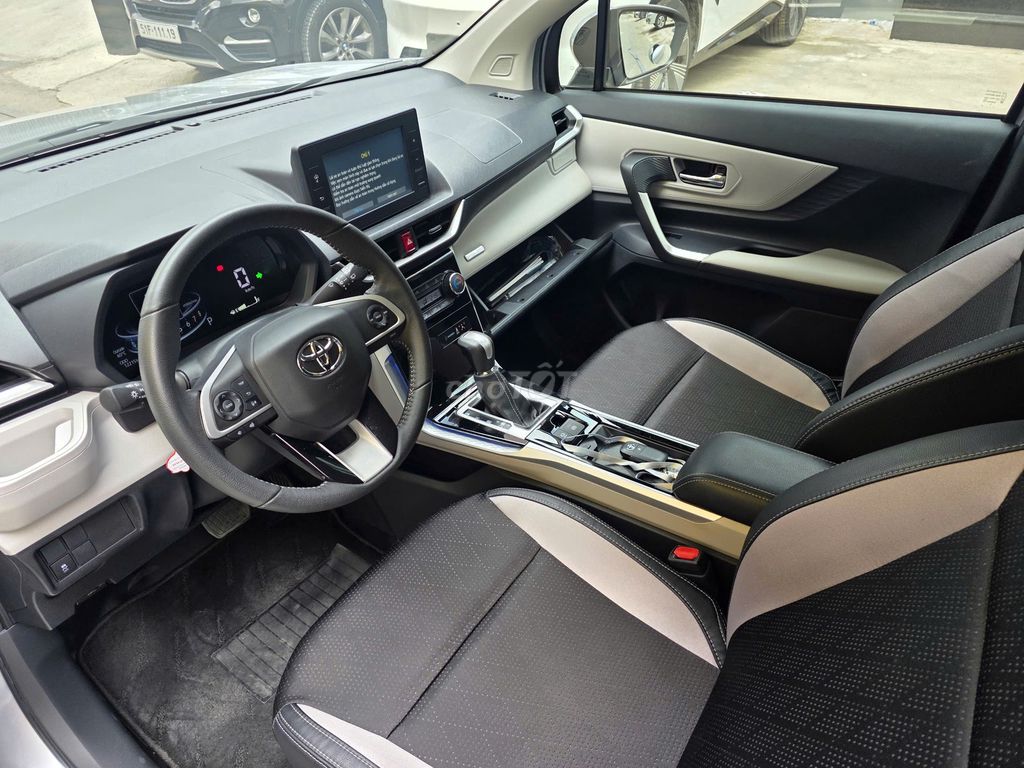 Toyota Veloz Cross 2022 CVT 12200 km. Mua bán Ô tô tại Quận Tân Bình Tp Hồ Chí Minh được đăng bởi Nguyễn Tân Xe Lướt  hình 12