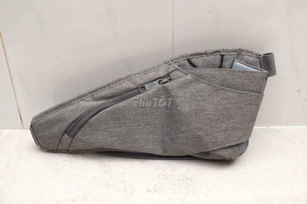 Túi bao tử Lock&Lock Travel Zone Xám. Mua bán Túi xách tại Quận 6 Tp Hồ Chí Minh được đăng bởi Hnqa hình 1